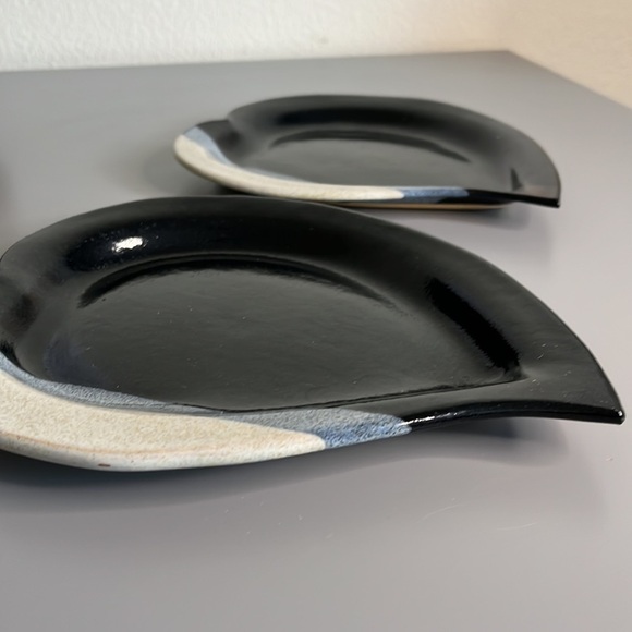 Vintage Mount St Helens Ash Glaze Heart Shape Plates Set of 2 Blue Black Pottery - Picture 8 of 10